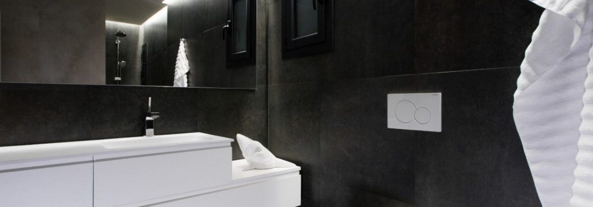 Mampara de ducha instalada en una reforma de baño en Barcelona