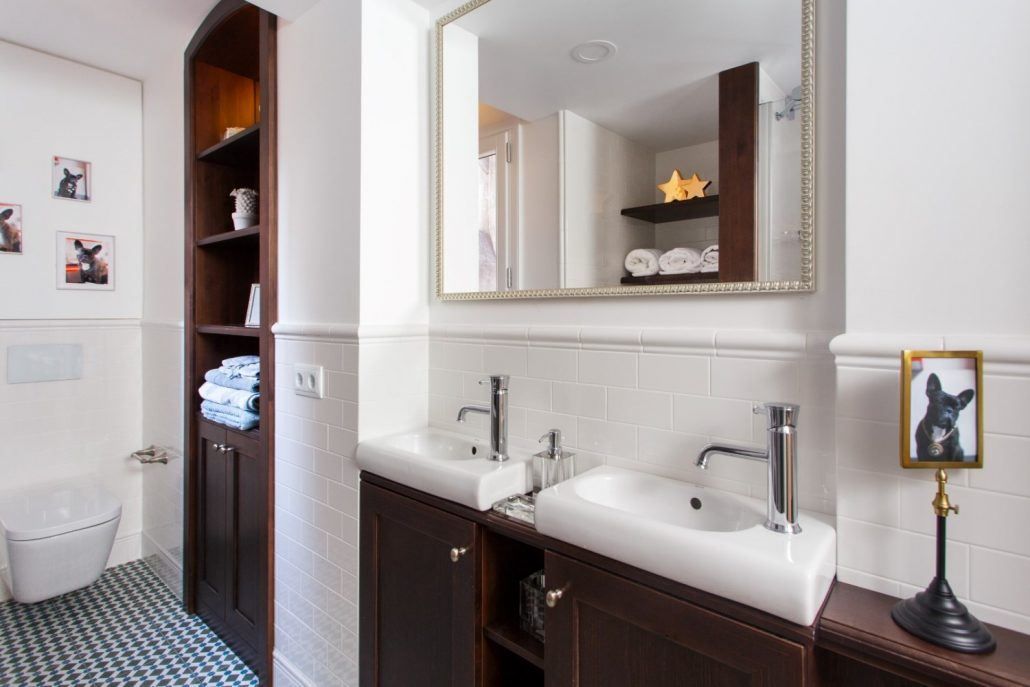 Detalle del baño principal de la reforma integral en el Born, Barcelona, por Lautoka Urbana